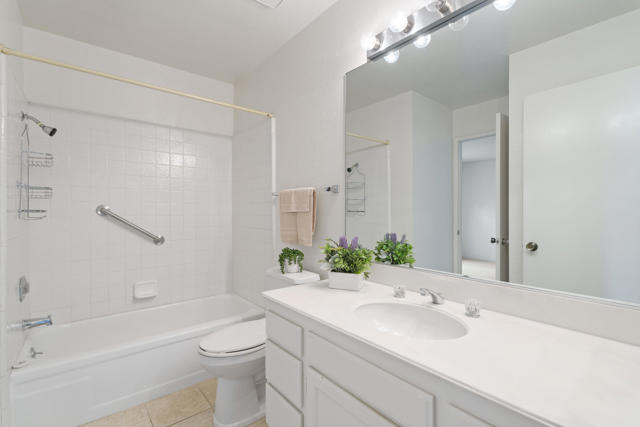 179 Las Lomas, Palm Desert CA: https://media.crmls.org/mediaz/5c55a683-c272-490c-9997-2b9c5dd0ff50.jpg