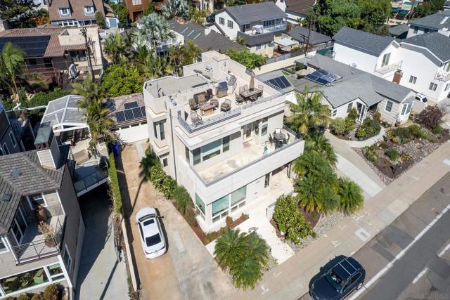 3328 Crown Point, San Diego CA: https://media.crmls.org/mediaz/5c55c85d-6fd9-4884-9bec-28e0dacc44c4.jpg