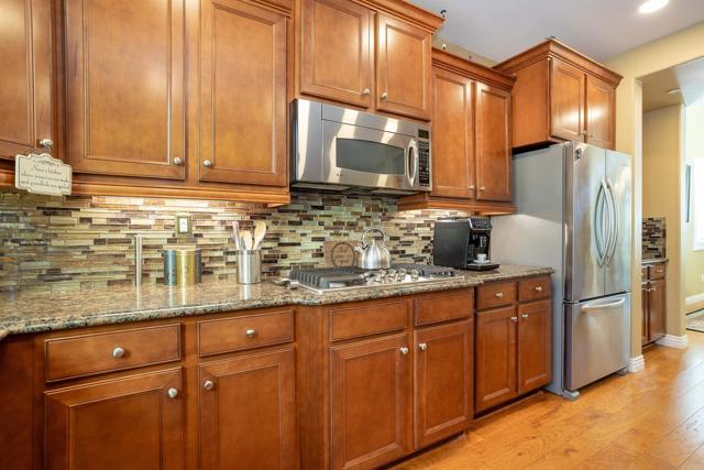 3753 Bergen Peak Place, Carlsbad CA: https://media.crmls.org/mediaz/5c564039-fbaa-4143-a72c-1690a672790e.jpg