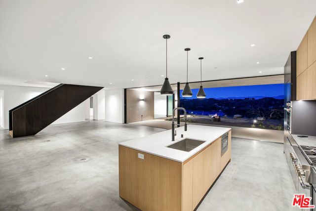 1448 STRADELLA Road, Los Angeles CA: https://media.crmls.org/mediaz/5c5647fd-04cf-4bf5-aac4-ded578798edb.jpg