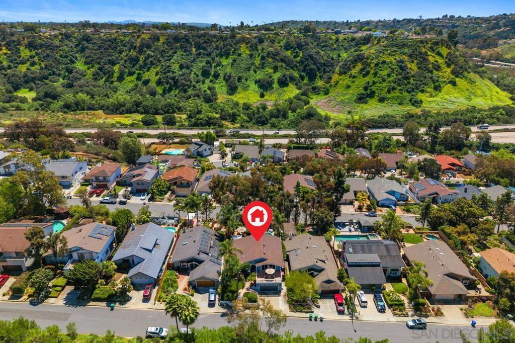 https://media.crmls.org/mediaz/5c56ed52-0746-4a94-81f3-8c9a5de3345a.jpg?preset=X-Large
