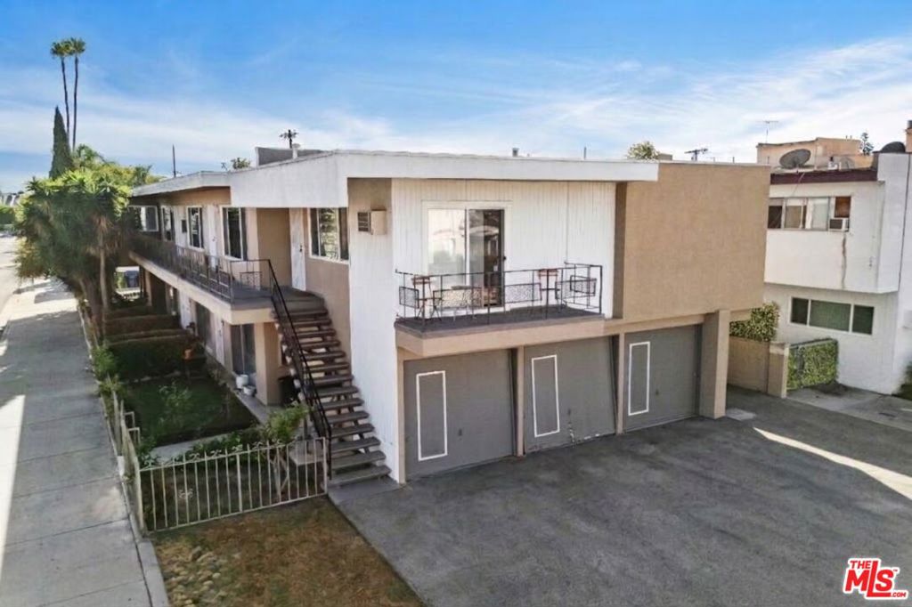 Multifamily at 3102 S Canfield Avenue