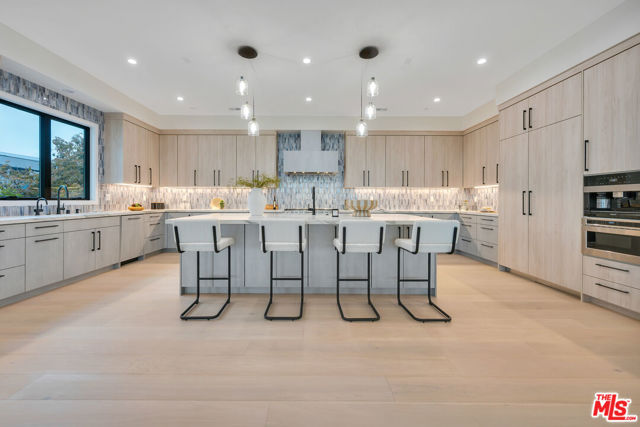 461 Chabela Drive, Manhattan Beach CA: https://media.crmls.org/mediaz/5c57faa9-865c-48bc-b9ae-b056cb46d8e5.jpg