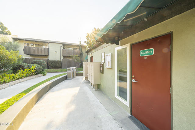 4925 Indian Wood Road, Culver City CA: https://media.crmls.org/mediaz/5c57fcc0-abd7-4fd3-86b4-88439b9d0b55.jpg
