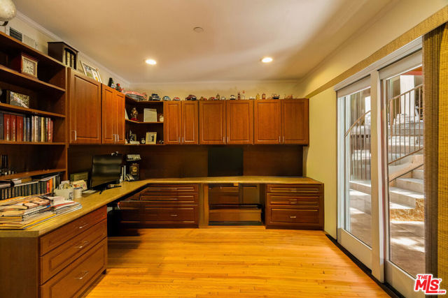 1441 Columbia Drive, Glendale CA: https://media.crmls.org/mediaz/5c581546-b8dc-4128-93ba-4f16be325b77.jpg