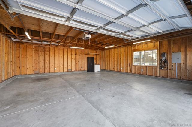 795 W Washington Ave, El Cajon CA: https://media.crmls.org/mediaz/5c5834a2-a941-40e5-941c-3e0b8afe0aa4.jpg