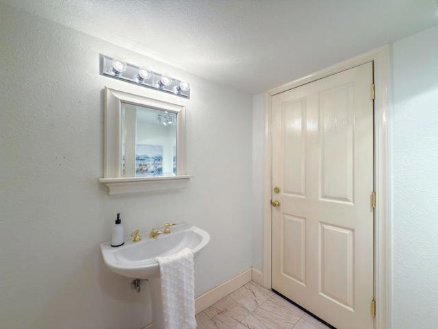 590 Miramar Drive, Half Moon Bay CA: https://media.crmls.org/mediaz/5c5851ac-b595-4eaf-aa56-046504ca5095.jpg