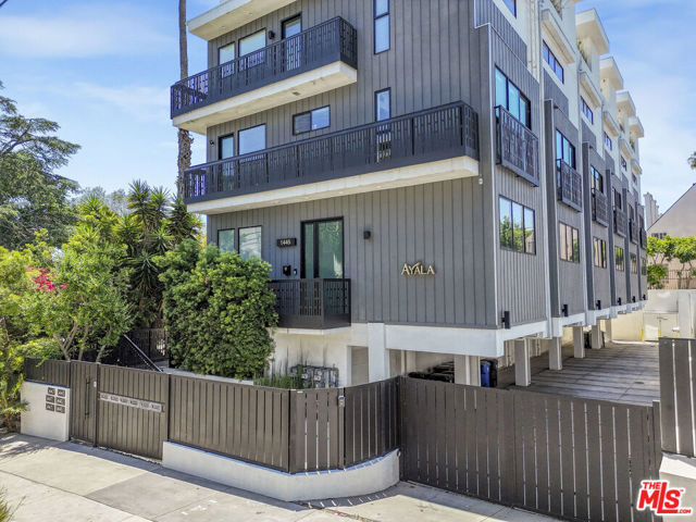 1445 1/4 N Martel Avenue, Los Angeles CA: https://media.crmls.org/mediaz/5c586f0a-7ef4-4b4a-bcc3-9e73d24124c6.jpg