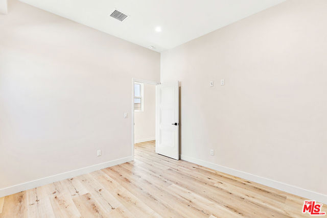 16698 W Moorpark Street, Encino CA: https://media.crmls.org/mediaz/5c595e26-f66b-4047-83d0-92f767e1a579.jpg