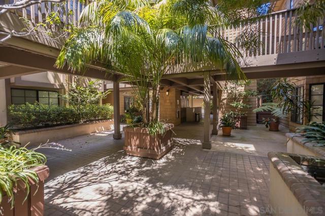 8880 Villa La Jolla Dr, La Jolla CA: https://media.crmls.org/mediaz/5c5a4fcd-3f81-4b1a-803c-82fbb6d2d851.jpg