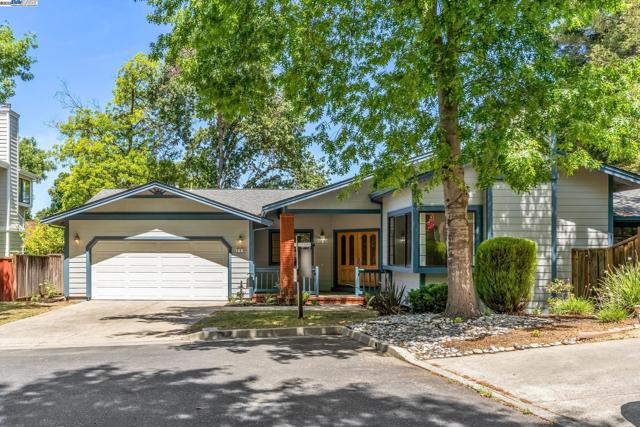 208 Heritage Ln, Pleasanton CA: https://media.crmls.org/mediaz/5c5ac91f-9576-4633-ae98-5f598c9bff88.jpg