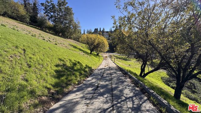 1 N Topanga Canyon Boulevard, Woodland Hills CA: https://media.crmls.org/mediaz/5c5b0e57-7e07-488a-9c14-2a311f3d85c3.jpg