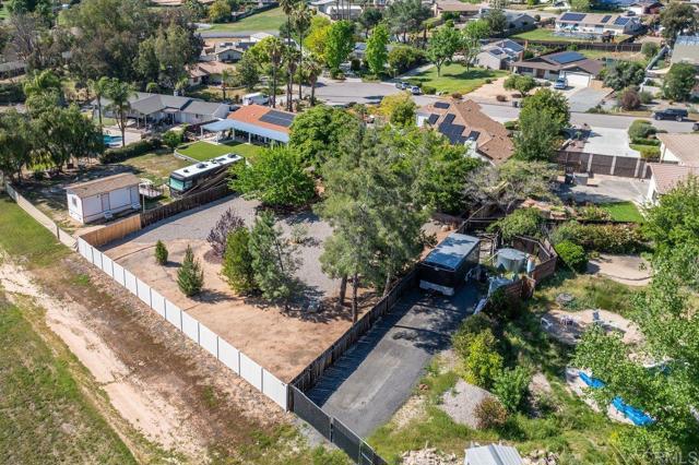 23847 Norte Dr, Ramona CA: https://media.crmls.org/mediaz/5c5b2010-2661-44d9-a37a-efa3b19b9590.jpg