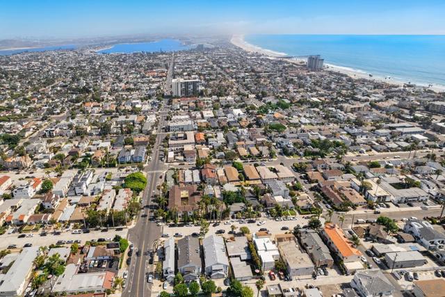 972 8 Sapphire St, San Diego CA: https://media.crmls.org/mediaz/5c5d0546-1af5-46a0-a9f5-7c960879ec9c.jpg