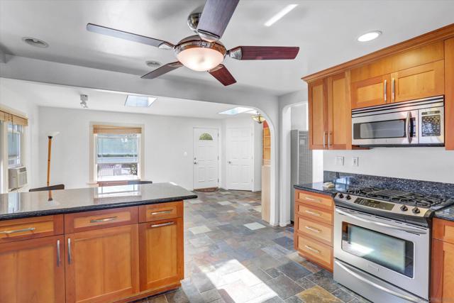 Image 13 of 37 For 4640 Greene St