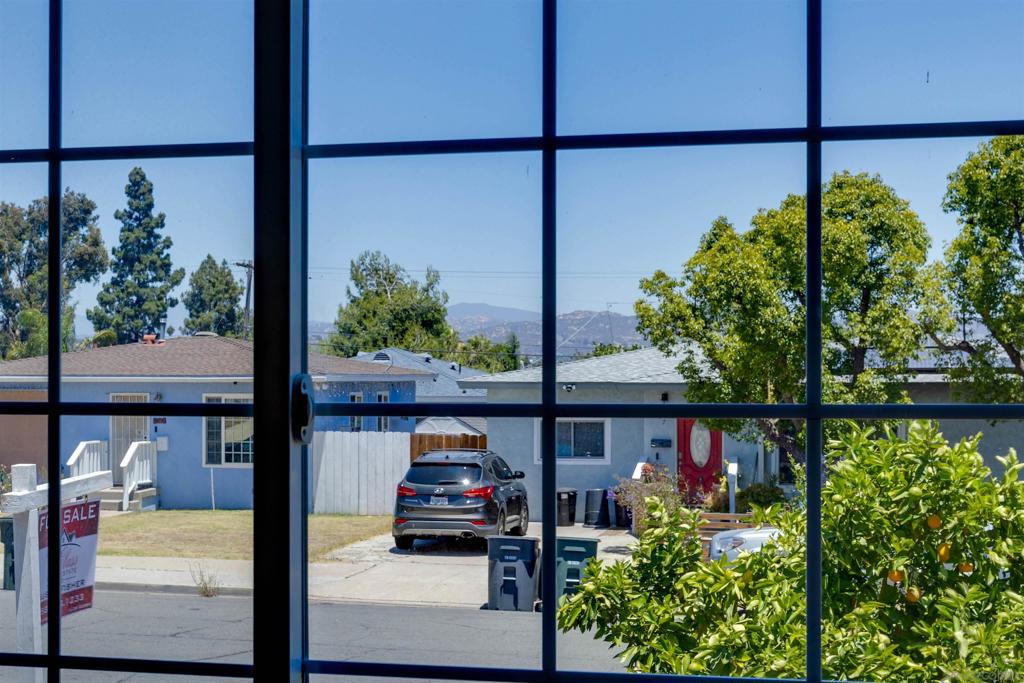 https://media.crmls.org/mediaz/5c5dea6e-4e12-4de8-ab1f-ea4b6f67918e.jpg?preset=X-Large