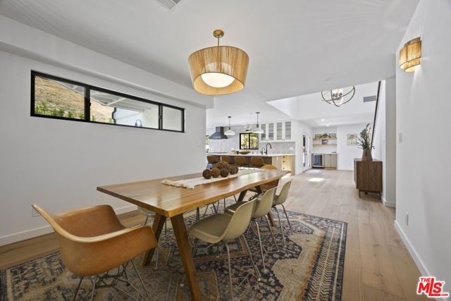 1131 Rancho Drive, Ojai CA: https://media.crmls.org/mediaz/5c5e3d3b-c53e-432c-a734-03f8c69a4963.jpg