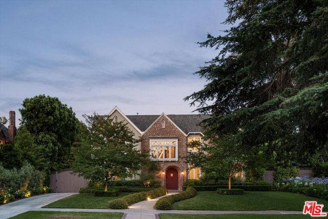 322 Lorraine Boulevard, Los Angeles CA: https://media.crmls.org/mediaz/5c5e4955-d9ab-4dc6-ac76-7225c07b9793.jpg