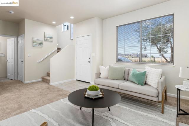 15388 Heron Dr, San Leandro CA: https://media.crmls.org/mediaz/5c5e4e6e-f5bc-42f7-a23c-3123b2392799.jpg