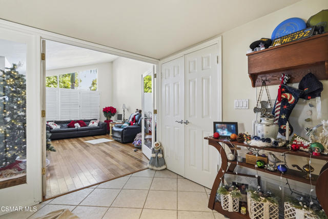 29148 Hillrise Drive, Agoura Hills CA: https://media.crmls.org/mediaz/5c5e552a-29ac-4bfa-8463-c73765294ede.jpg