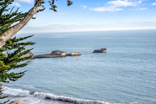 129 Santa Cruz Avenue, Aptos CA: https://media.crmls.org/mediaz/5c5e684c-7cdb-4164-9a5d-b4d8a7b52f83.jpg