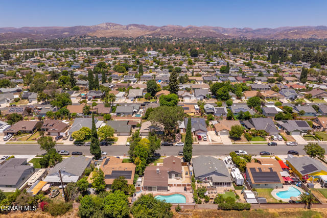3268 Hilldale Avenue, Simi Valley CA: https://media.crmls.org/mediaz/5c5e6fa5-73b5-43df-9f94-524fd30e4701.jpg