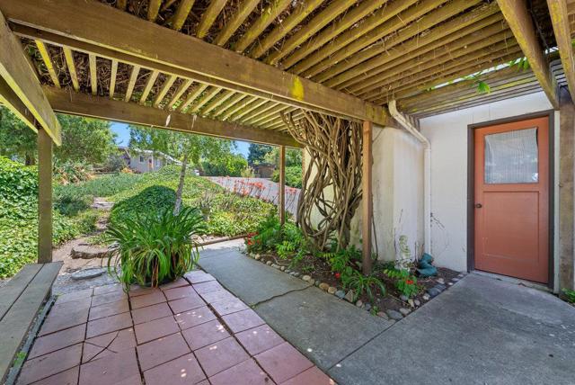 388 Belle Monti Court, Aptos CA: https://media.crmls.org/mediaz/5c5e93a1-a61e-41cf-a351-1607a9cdf80f.jpg