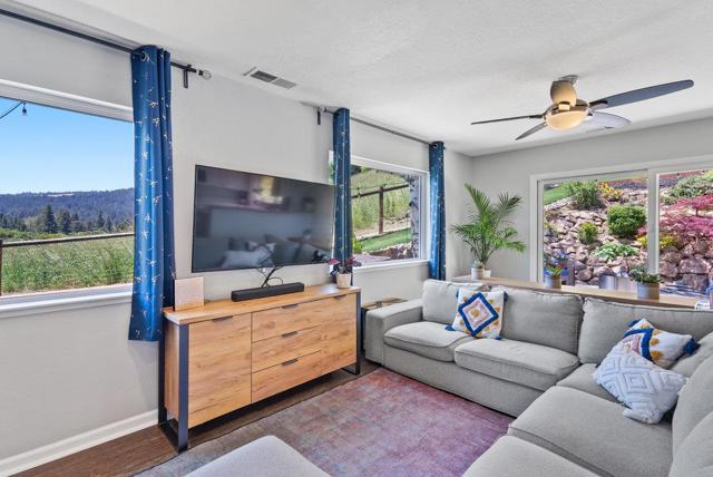 6443 E Zayante Road, Felton CA: https://media.crmls.org/mediaz/5c5e9ffa-914f-4f16-8ba4-43cf2d234b41.jpg