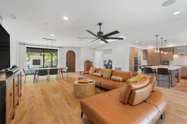 1180 Devonshire Dr, Encinitas CA: https://media.crmls.org/mediaz/5c5f2fb3-f06e-4261-bbf3-16c25b67338f.jpg