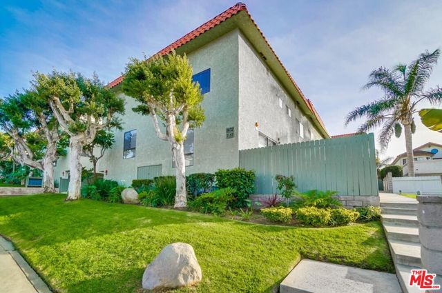 1832 Rockefeller Lane, Redondo Beach, California 90278, 2 Bedrooms Bedrooms, ,2 BathroomsBathrooms,Residential,For Sale,Rockefeller,25603743 1832 Rockefeller Lane, Redondo Beach, California 90278, 2 Bedrooms Bedrooms, ,2 BathroomsBathrooms,Residential,For Sale,Rockefeller,25603743