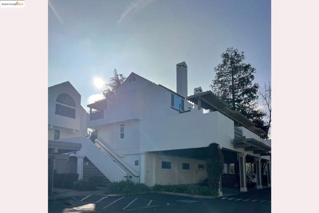 95 Mozden Ln, Pleasant Hill CA: https://media.crmls.org/mediaz/5c60310d-874c-4be3-8cd1-ea65e9ac8dd7.jpg