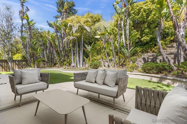 11649 Thistle Hill Pl, San Diego CA: https://media.crmls.org/mediaz/5c604589-cdda-447d-b487-4c7c0121410d.jpg