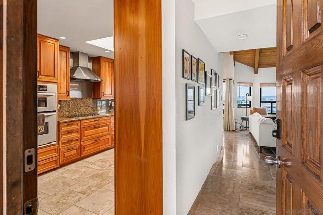 3460 Columbia St, San Diego CA: https://media.crmls.org/mediaz/5c606aa9-a8e2-438b-b60b-b6666bc090a2.jpg
