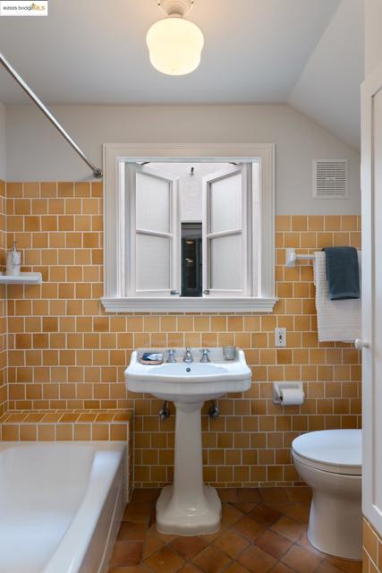 2583 Buena Vista Way, Berkeley CA: https://media.crmls.org/mediaz/5c607502-5ec8-4f0b-9778-bdfd69f42743.jpg