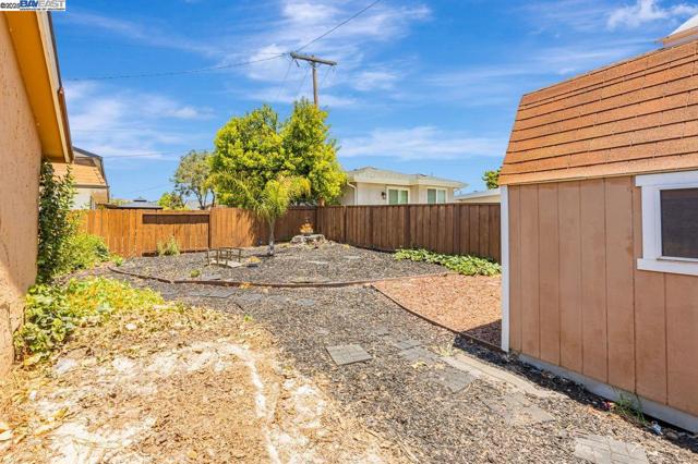 40122 Besco Dr, Fremont CA: https://media.crmls.org/mediaz/5c6112a3-f0ed-40cb-a99f-37bf613f1fce.jpg