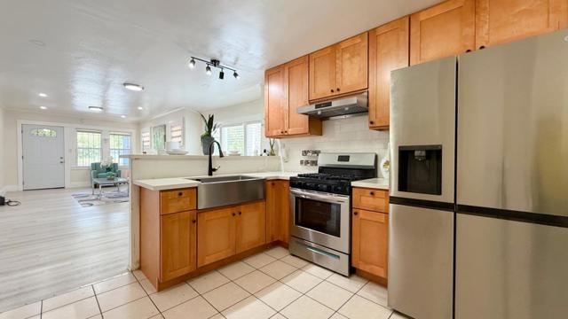 10923 Foothill Boulevard, Oakland CA: https://media.crmls.org/mediaz/5c614dc7-21cc-42ae-b43d-ab51e50ddb4e.jpg