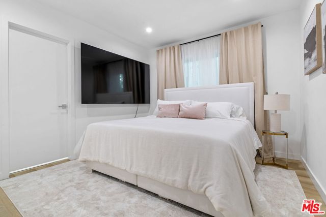 8226 Fountain Avenue, West Hollywood CA: https://media.crmls.org/mediaz/5c61ac8e-2925-4b38-b4a4-713e55c8f7a5.jpg