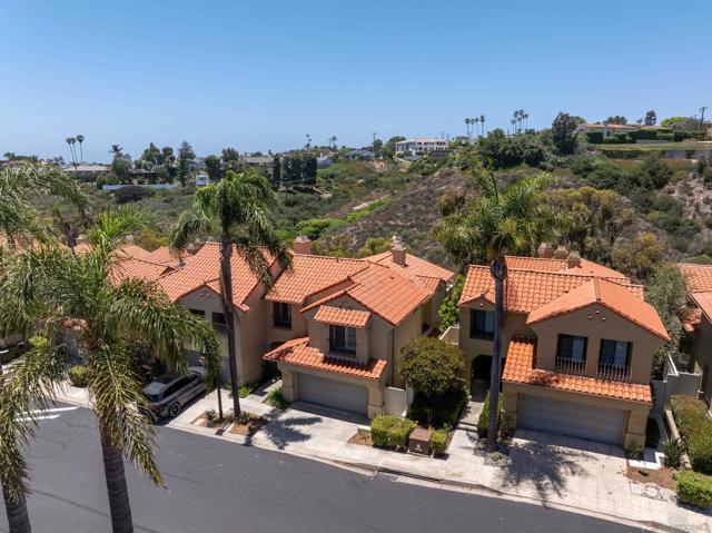 1466 Caminito Solidago, La Jolla CA: https://media.crmls.org/mediaz/5c61b34c-64f3-42fe-b010-b673351d83bd.jpg