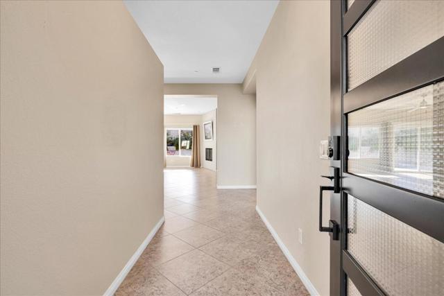 1121 Palmas, Palm Springs CA: https://media.crmls.org/mediaz/5c61c9ee-3e27-4bc5-9c7e-4a40e92d3d7e.jpg