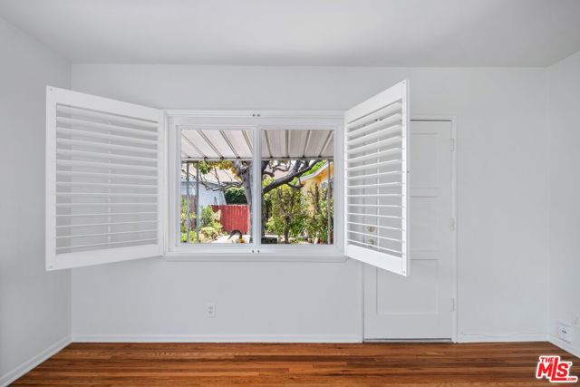9620 Braddock Drive, Culver City CA: https://media.crmls.org/mediaz/5c61ee83-fcd9-45e3-b259-753c233b6a71.jpg