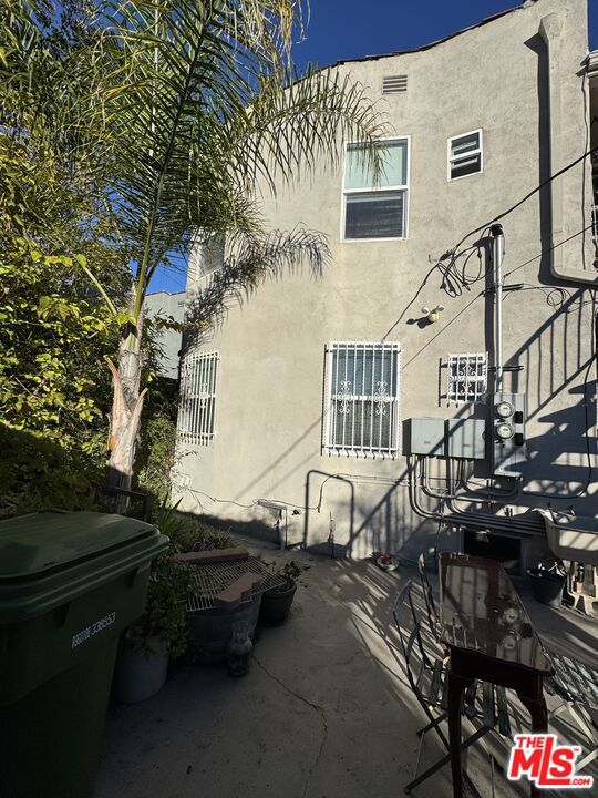 4010 W Adams Boulevard, Los Angeles CA: https://media.crmls.org/mediaz/5c62079a-72f7-457c-be23-346a6724457d.jpg