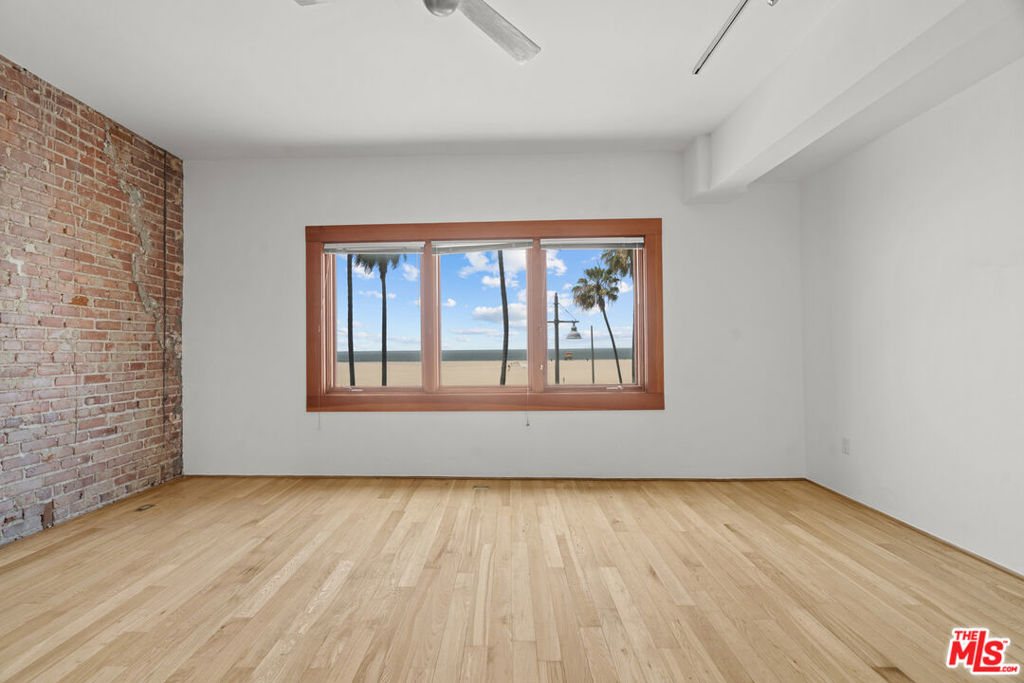 https://media.crmls.org/mediaz/5c622ebf-9b9c-4db6-969b-c8ae479c2518.jpg?preset=X-Large