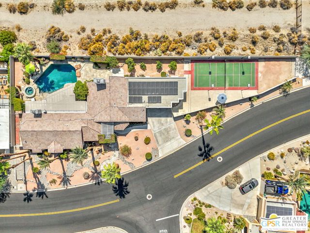 Image 4 of 47 For 71751 Magnesia Falls Drive