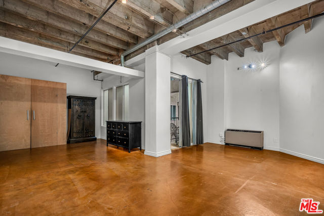 312 W 5th Street, Los Angeles CA: https://media.crmls.org/mediaz/5c6253a6-1956-4f7c-9a22-71ac82b027d0.jpg