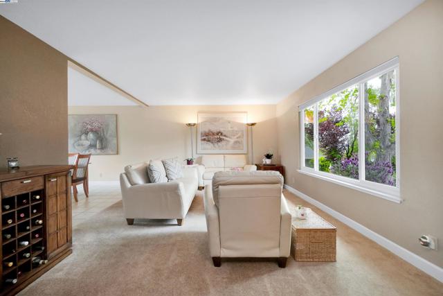 11868 Bloomington Way, Dublin CA: https://media.crmls.org/mediaz/5c62bcce-cc06-4529-a420-998719fde675.jpg