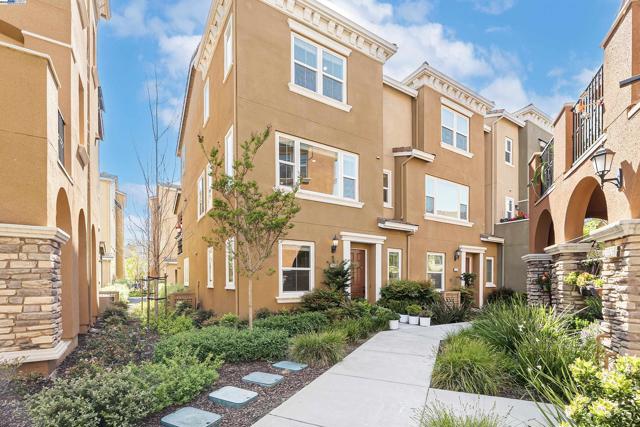 38930 Lemongrass Way, Newark CA: https://media.crmls.org/mediaz/5c62cc3e-a553-45d9-83d9-bd476e52251c.jpg