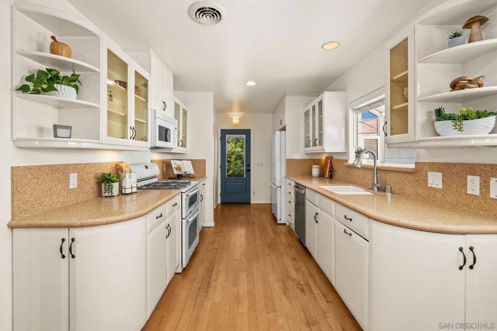 4740 Altadena - photo 16