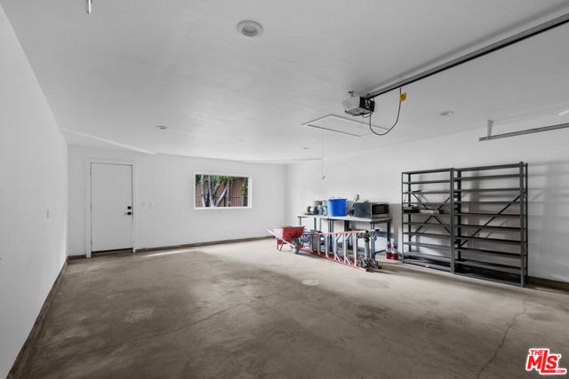 5656 Penfield Avenue, Woodland Hills CA: https://media.crmls.org/mediaz/5c630622-1d5b-467f-9a3b-d73089ecf437.jpg