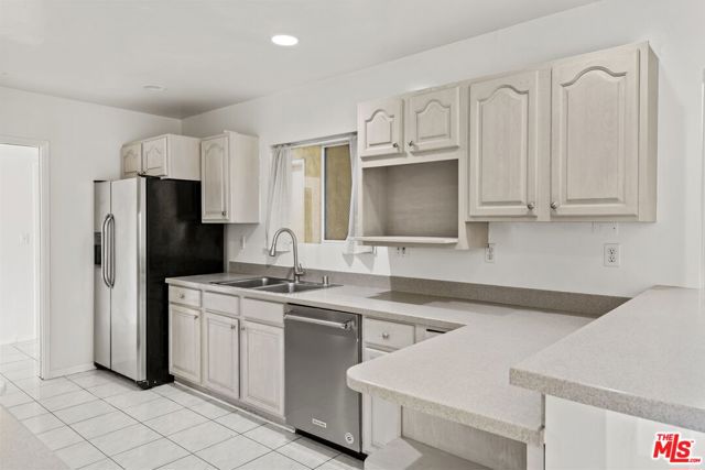 1033 6TH Street, Santa Monica CA: https://media.crmls.org/mediaz/5c633e03-4174-4d6b-8cde-a660dff57e5d.jpg