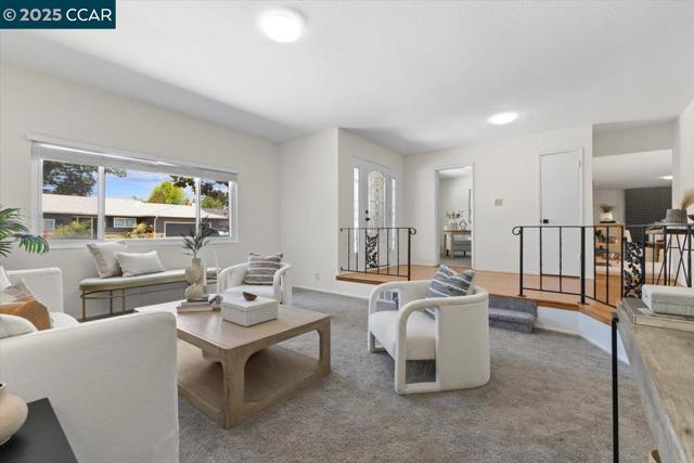 1578 Dianda Dr, Concord CA: https://media.crmls.org/mediaz/5c637065-5e30-4d7c-867b-9d8b61a839f3.jpg